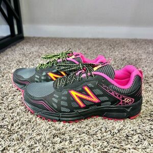 NEW BALANCE WTE531B1 Trail Running Shoes Women’s Size 6.5 Gray Pink Athletic